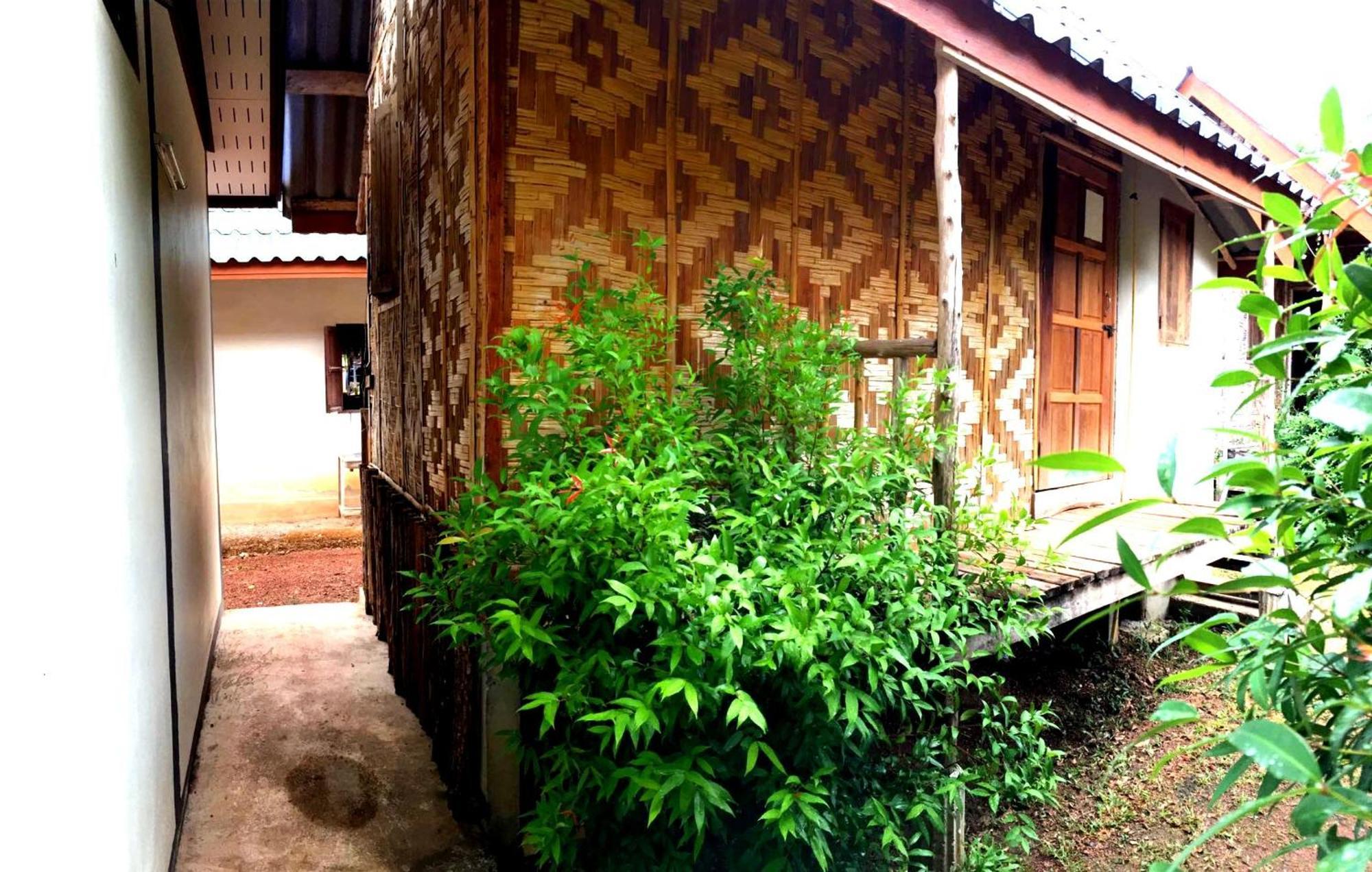 O K Chawkoh Bungalow Ko Lanta Camera foto