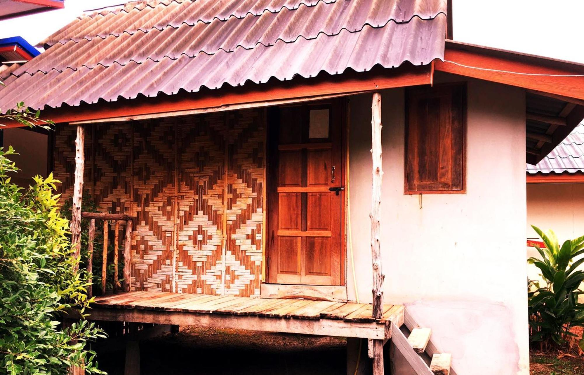 O K Chawkoh Bungalow Ko Lanta Camera foto